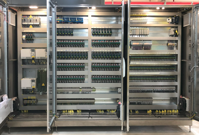 HỆ THỐNG BĂNG TẢI VẬN CHUYỂN HÀNG - Control panel inside