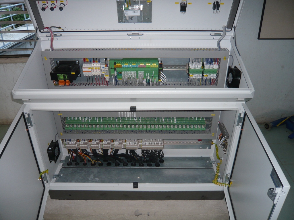 Hệ thống trạm lọc nước tự động - panel overview